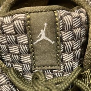 EUC Sz 6Y Jordan Future Air Nike olive canvas